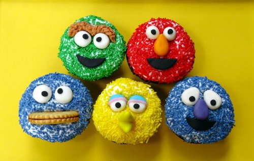 simple sprinkle sesame street cupcakes