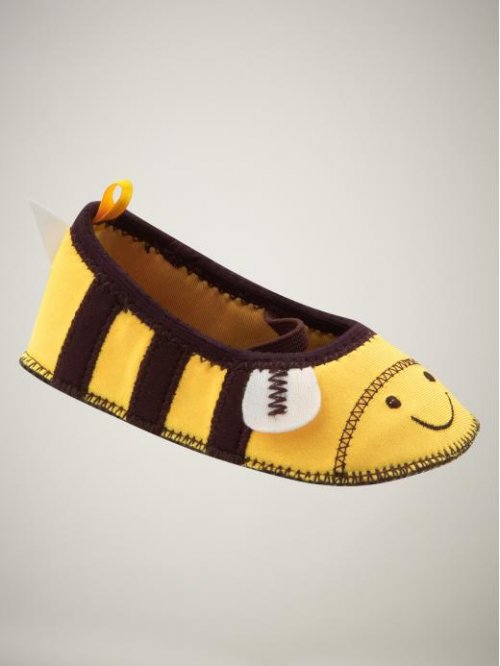 gap bee water shoes