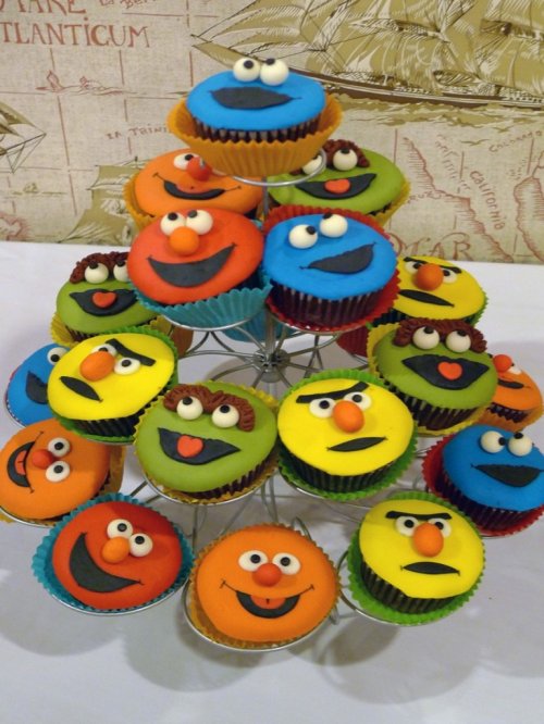 simple flat fondant sesame street cupcakes