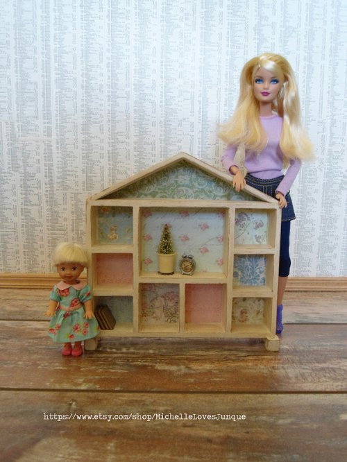 miniature dollhouse